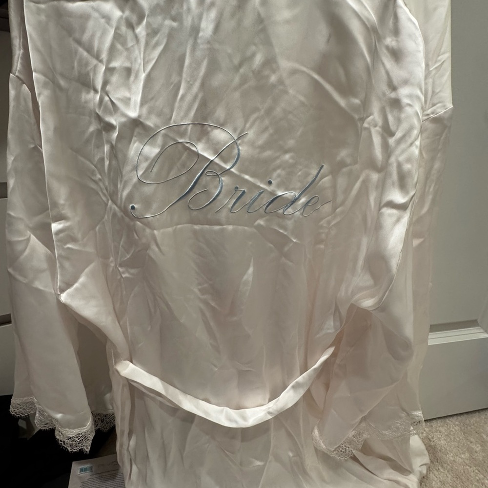 Victoria's Secret White Lace bride Robe